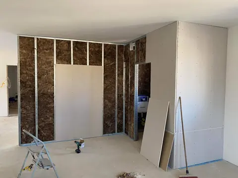 Neue Raumtrennung während der Montage