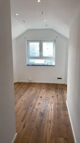 Vorbereitete Wandfläche mit Fenster